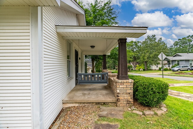 Building Photo - 4905 Lee Ave