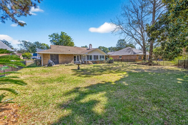 Building Photo - 1140 Troon Dr E