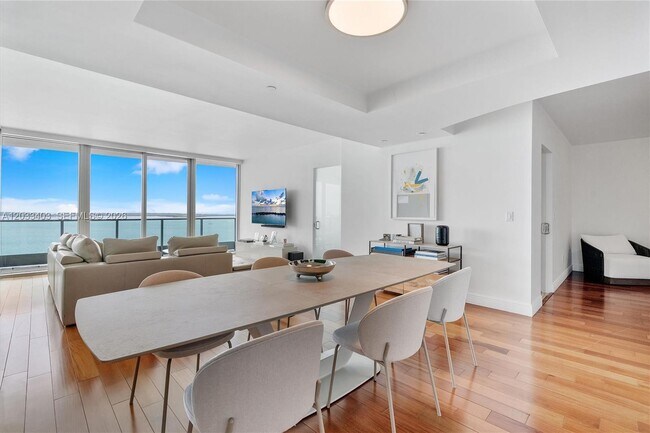 Building Photo - 1331 Brickell Bay Dr
