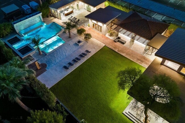 Building Photo - The Estate in Phoenix