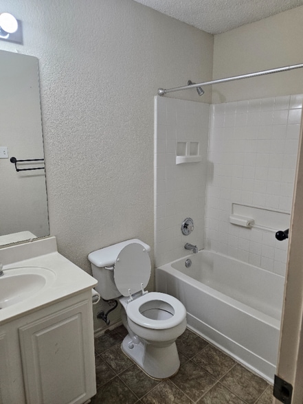 Building Photo - 7575 Hedgeoak Ct