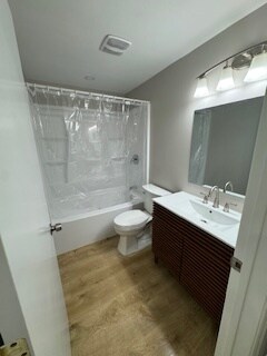 Front Bathroom - 1049 Mariner Ave