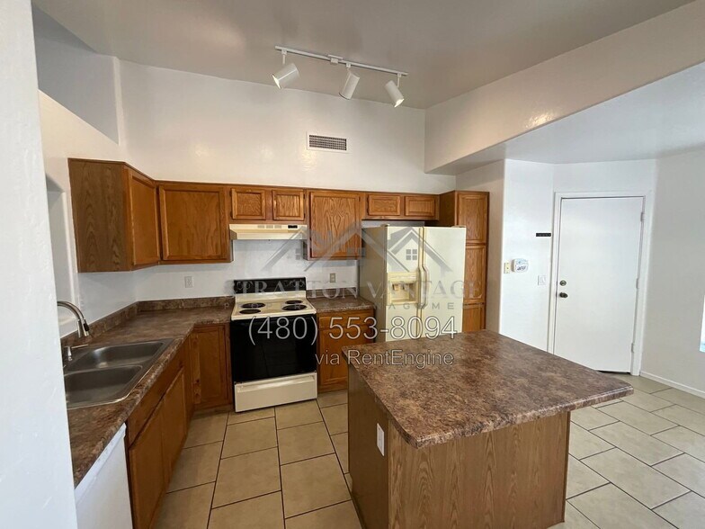 Building Photo - 1619 W San Remo St
