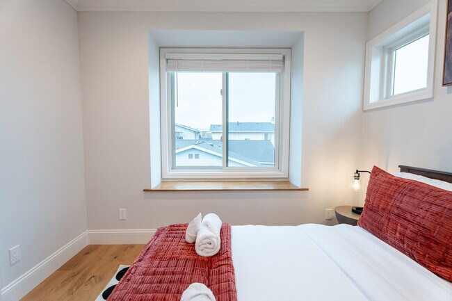 Building Photo - 661 Hampshire Ave