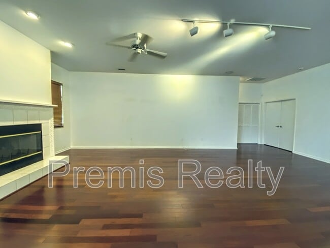 Building Photo - 642 Weathersfield Dr