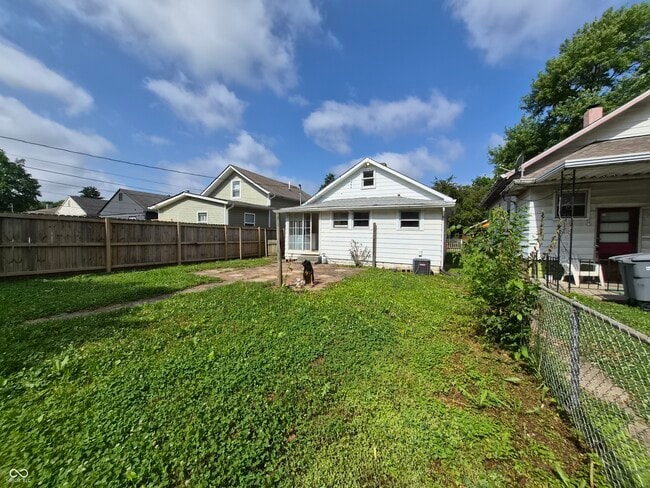 Building Photo - 925 N Somerset Ave