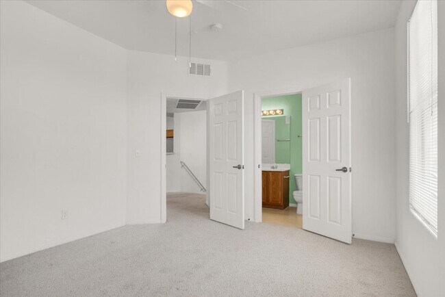 Building Photo - 5855 Valley Dr