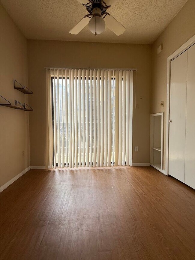 Building Photo - K039 - Croix #223