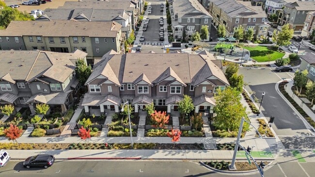 Building Photo - Modern 3 Bedroom 2 Bath Downtown Livermore