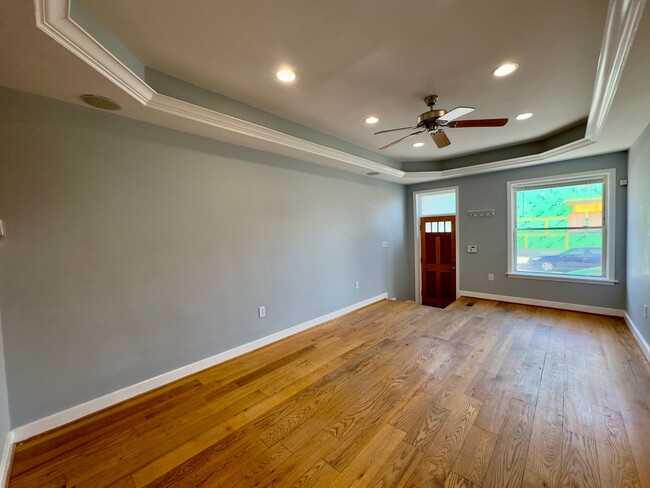 Building Photo - Spacious 3-Bedroom Townhome with Modern Am...