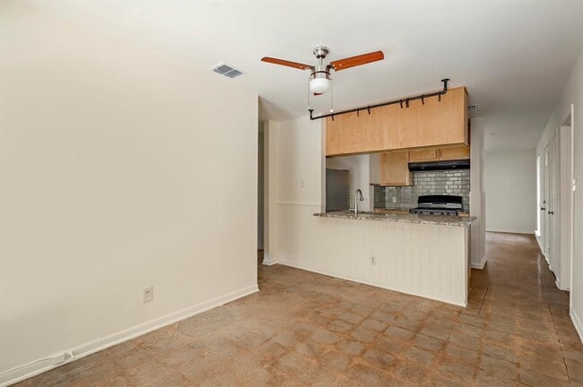 Building Photo - 6709 Tampa Cove