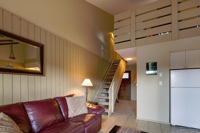 Building Photo - SWEET 2 BEDROOM, 1 BATH MT BACHELOR VILLAG...