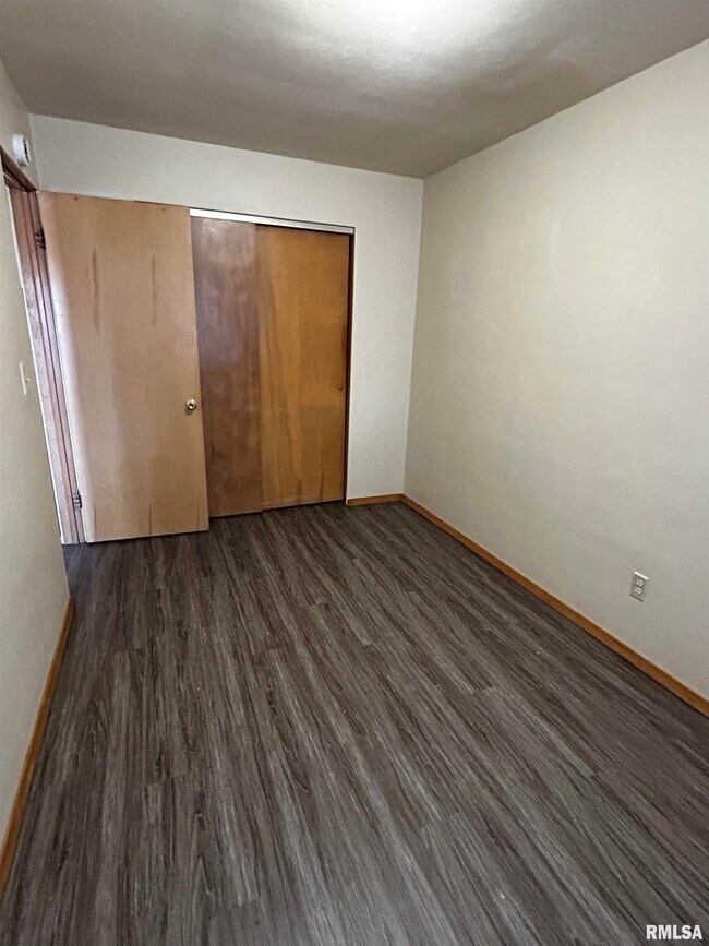 Building Photo - 1102 Oxford Ave