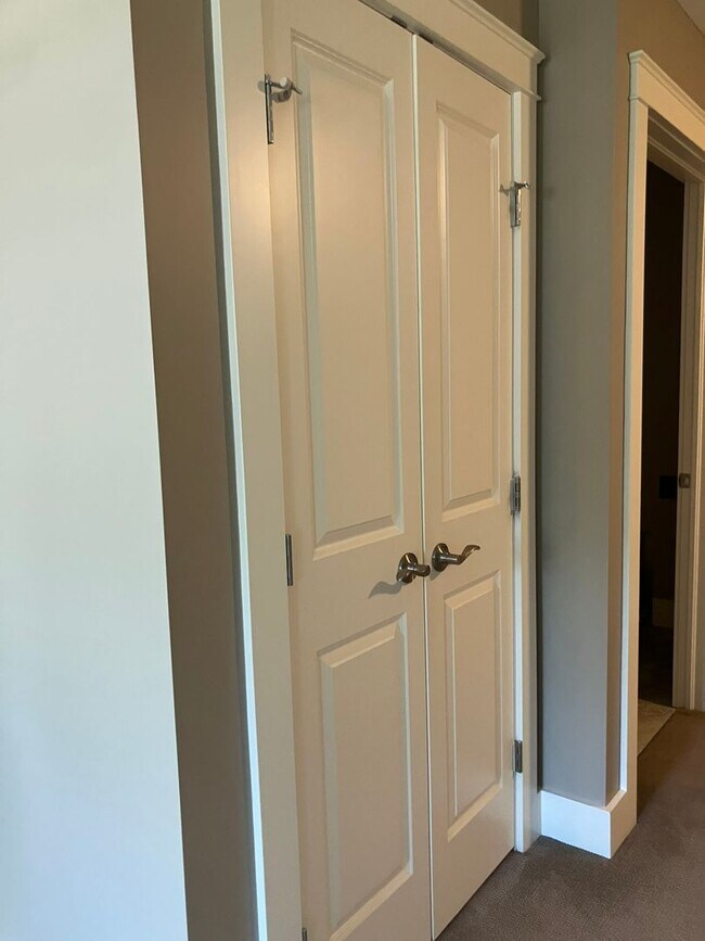 Building Photo - Maintenance free 3 bedroom 2.5 bath home in Stow