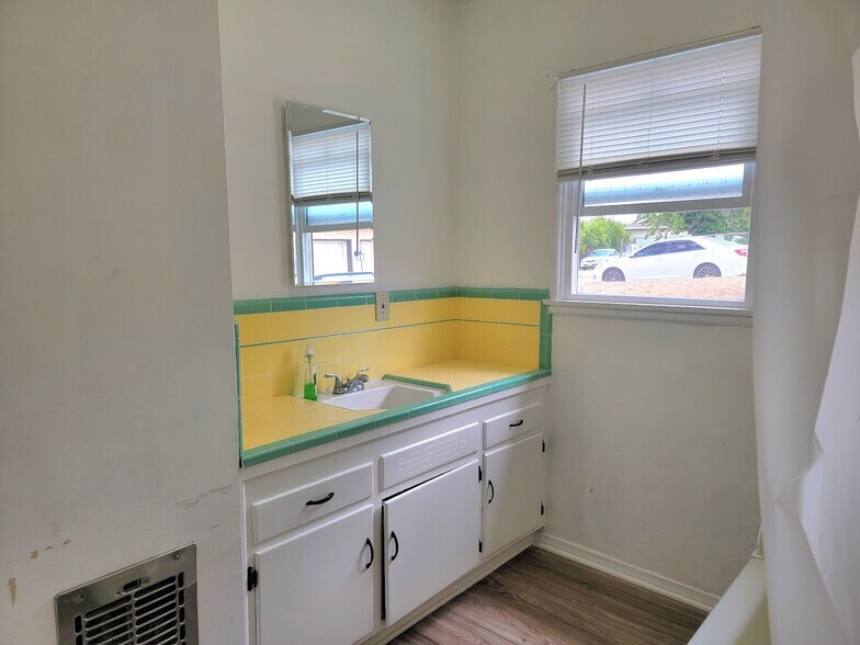 Building Photo - 16911 Glenetta Way
