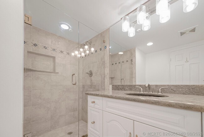 Building Photo - 16300 Golf Club Rd