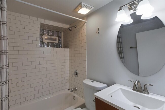 Building Photo - 2341 W Montana St