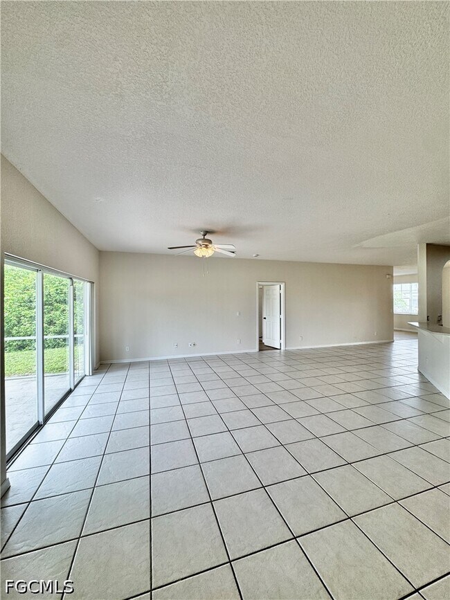 Building Photo - 530 Kilgour Ave S