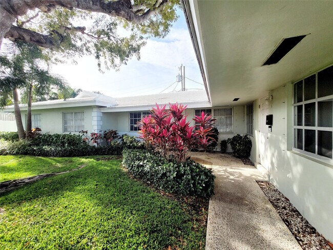 Building Photo - 2120 NE 41st St