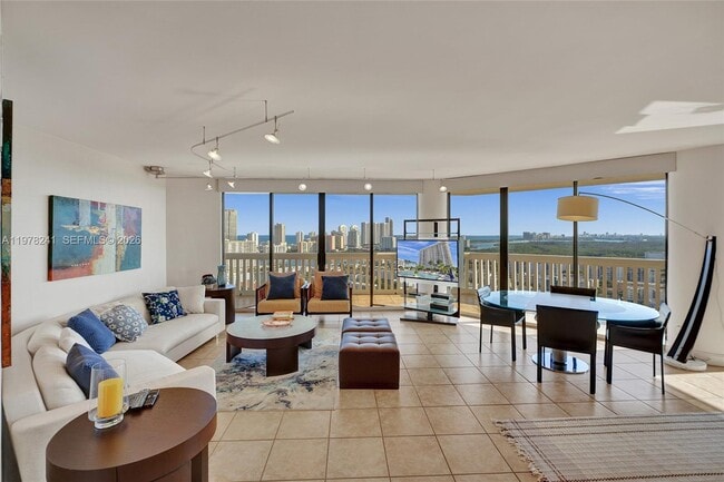 Building Photo - 2000 Island Blvd