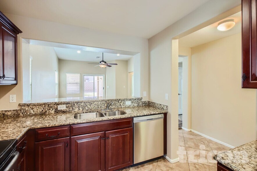 Building Photo - 41201 Bravo Dr