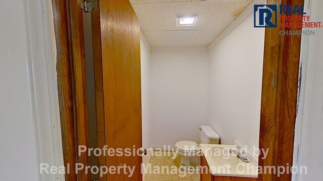 Building Photo - Charming Water Front Home with Private Dock