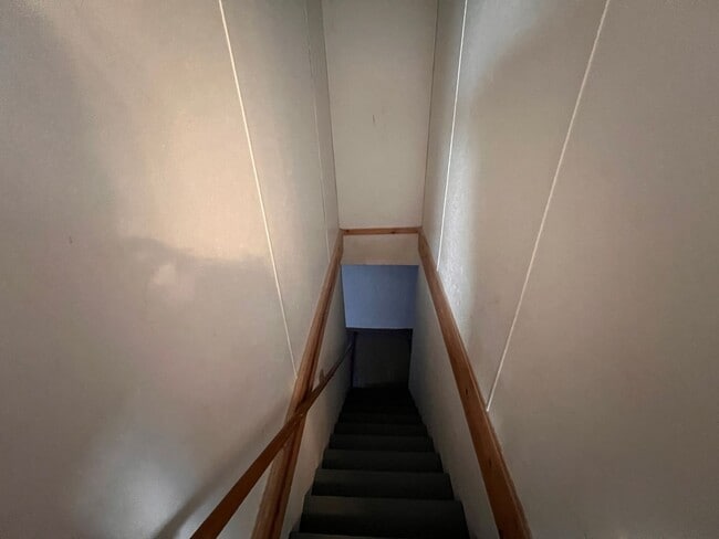 Building Photo - Spacious 5 Bedroom, 3 Bath Home with finished basement – Near Merdian and Pawnee – Available Now!