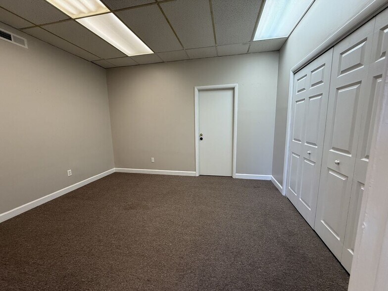 Building Photo - 311 N Jackson St