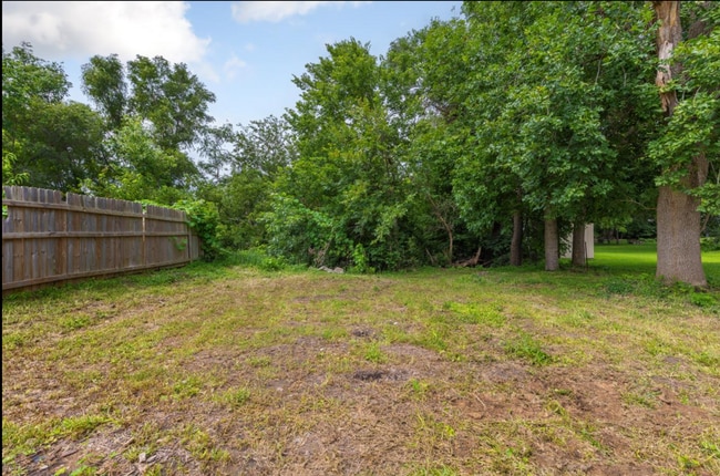 Building Photo - 2 Bed 1 Bath