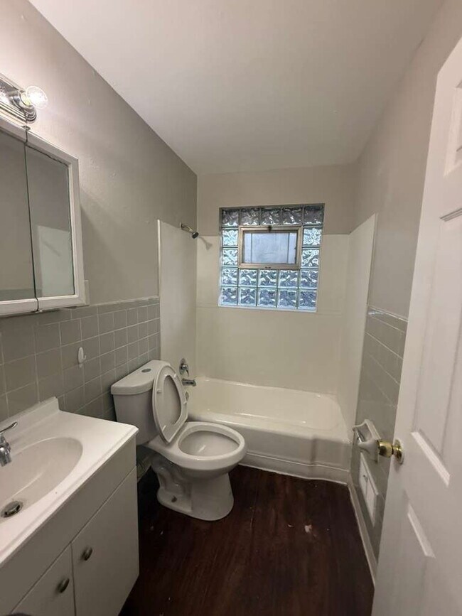 Building Photo - "Charming 3-Bedroom Gem on Walker Avenue – Cozy Living in St. Louis!"  Section 8 Welcome