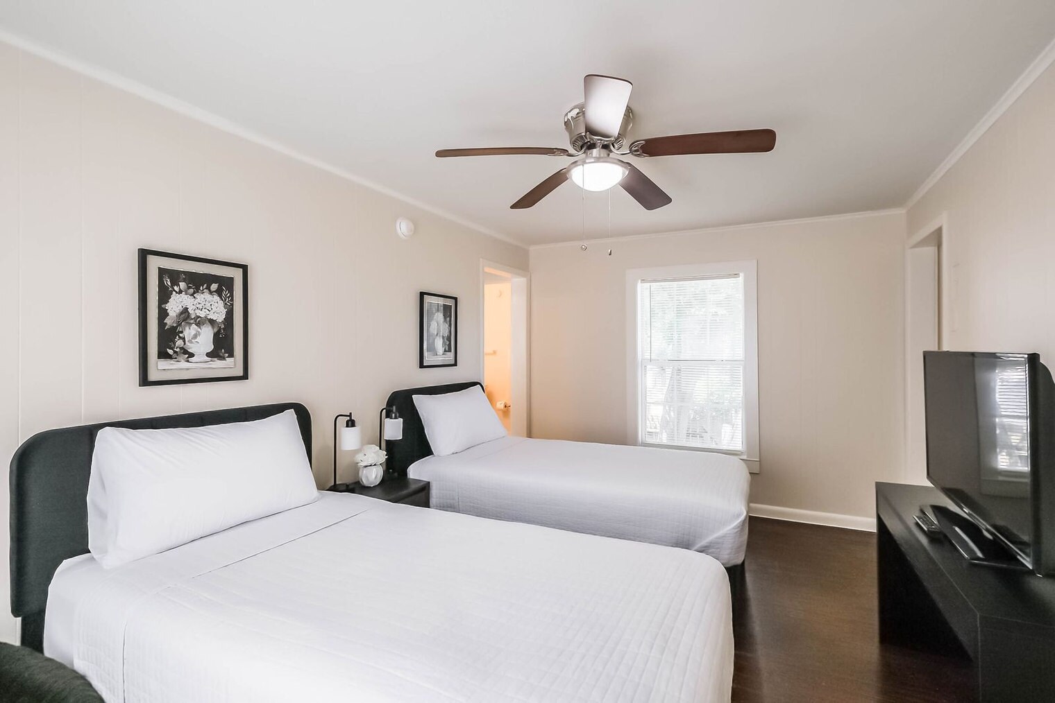 Building Photo - 1327 W 21st St