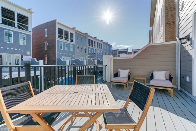 Building Photo - 5 br, 4.5 bath Townhome - 342 Purbrook Ln