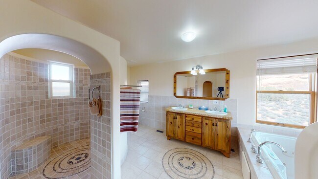 Building Photo - Custom Adobe style home in exclusive Navajo Ridge