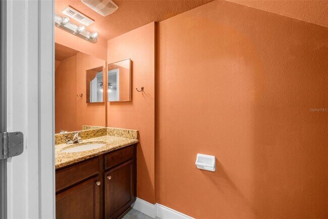 Building Photo - 4605 SW 48th Dr