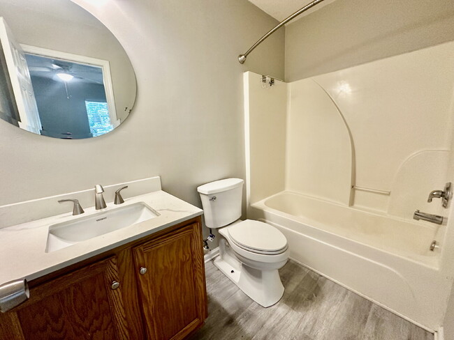 Building Photo - Three Bedroom, Townhome in The Farm!