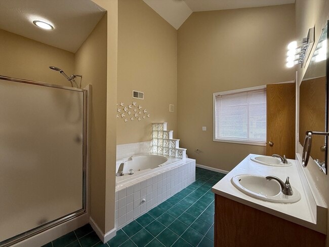 Building Photo - 227 Captain Eames Cir