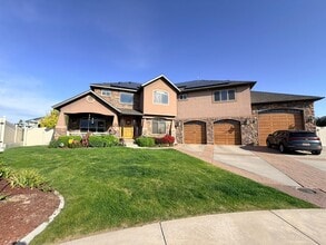 Building Photo - Great 2-Bed Basement Apartment