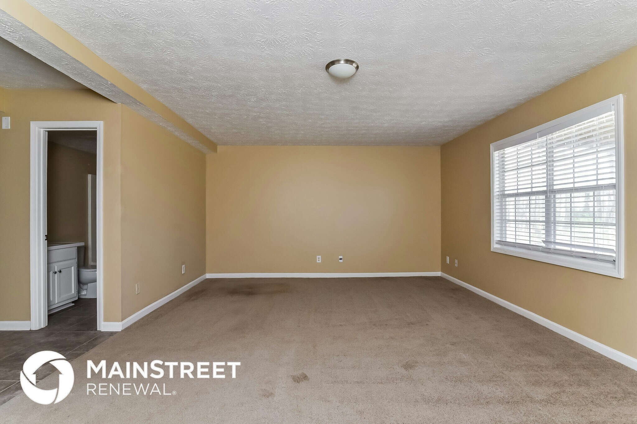 Building Photo - 1545 Royale Castle Dr