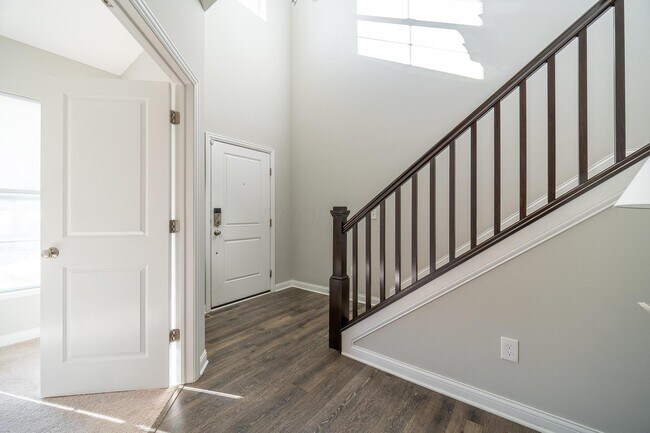 Building Photo - 4032 Stonehill Wy