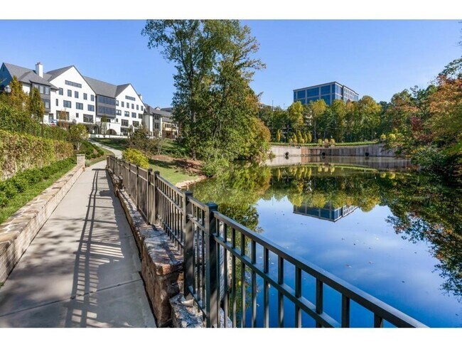 Building Photo - 6523 Beacon Dr