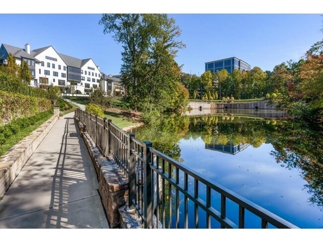 Building Photo - 6641 Beacon Dr