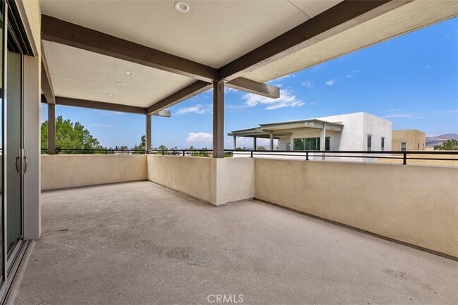 Building Photo - 123 Interval