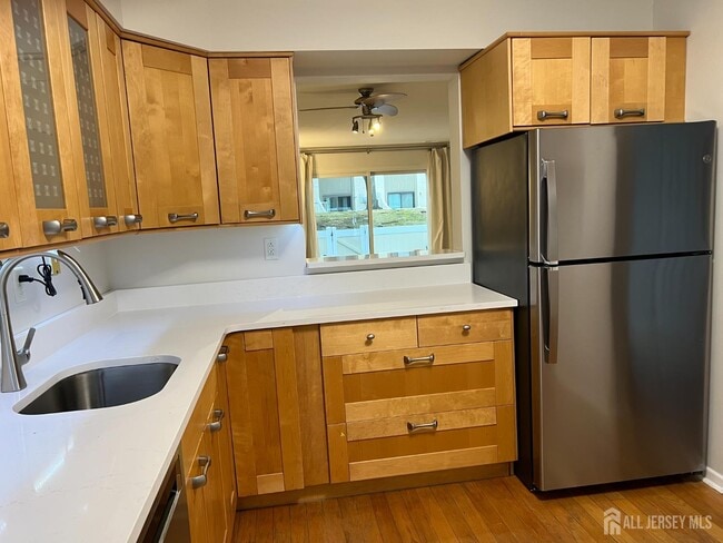 Building Photo - 60 Hampshire Dr