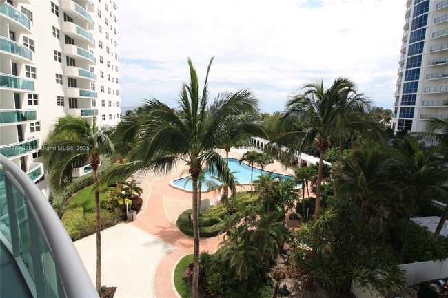 Primary Photo - 3001 S Ocean Dr