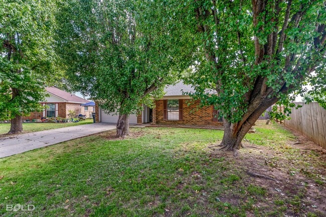 Building Photo - Check Out This 3 Bedroom 2 Bath Close to B...