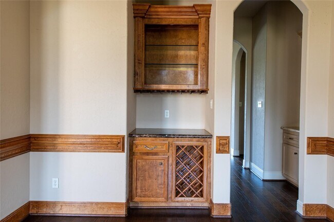 Building Photo - 25702 Golden Bell Dr