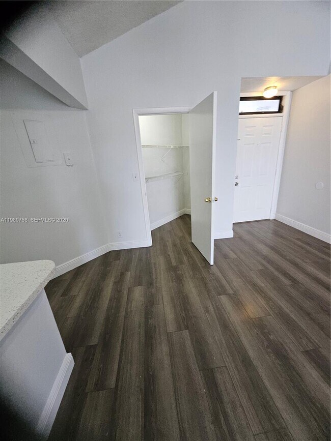 Building Photo - 216 Lake Pointe Dr