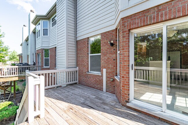 Building Photo - 810 Spencer Ln