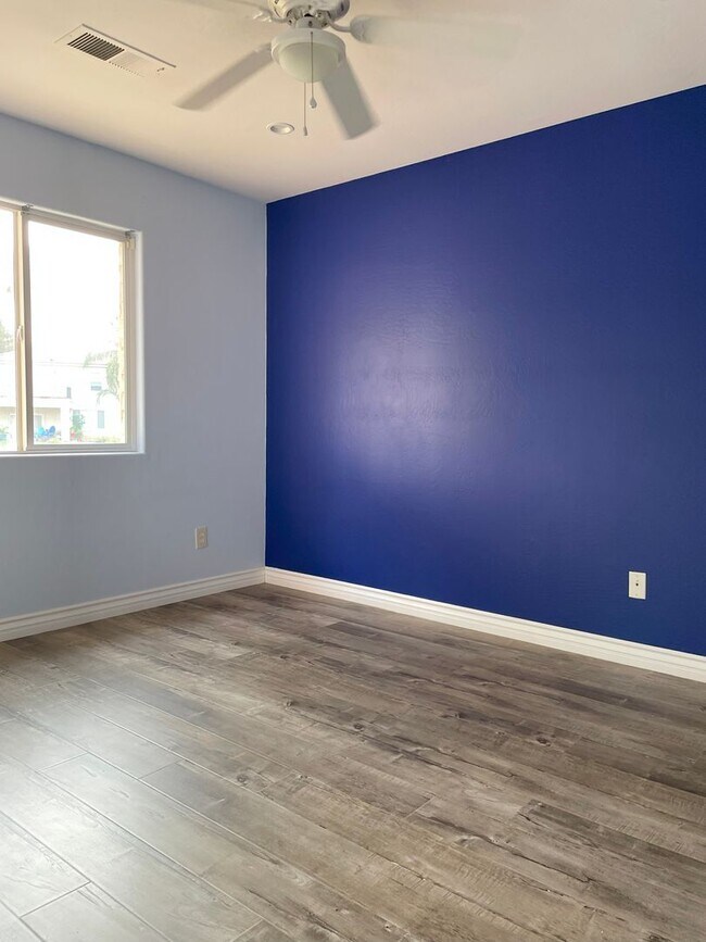 Building Photo - Beautiful NW Bakersfield Home with Lake Ac...