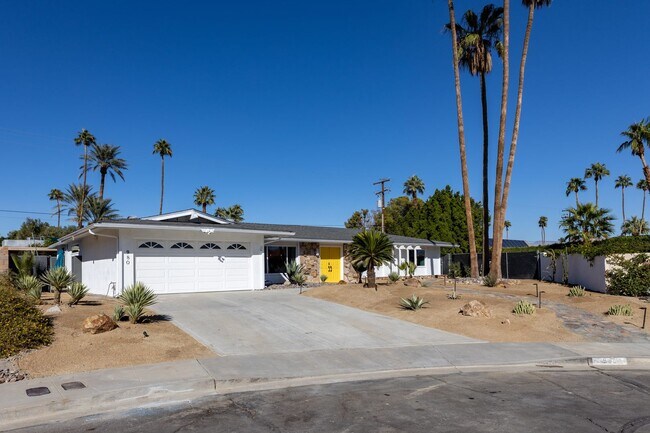 Building Photo - Desert Xscape - Pool, Jacuzzi, and Pet Friendly! (Monthly Only - No Long Term)